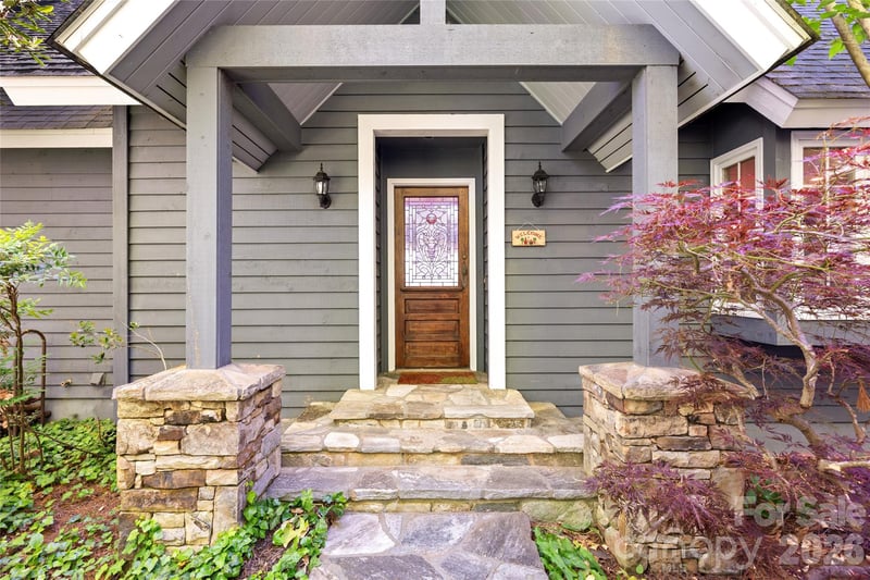 90 West Shore Dr, Lake Toxaway, NC 28747
