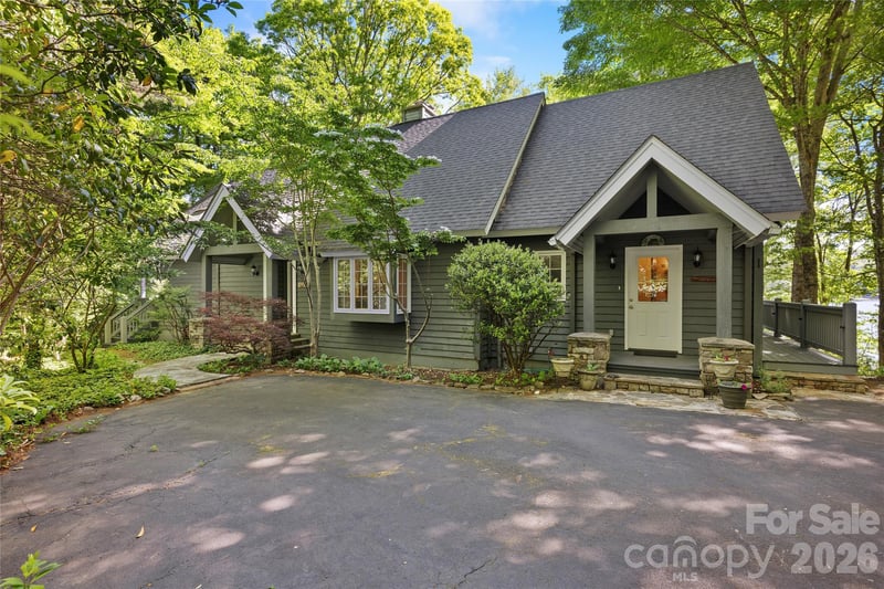 90 West Shore Dr, Lake Toxaway, NC 28747