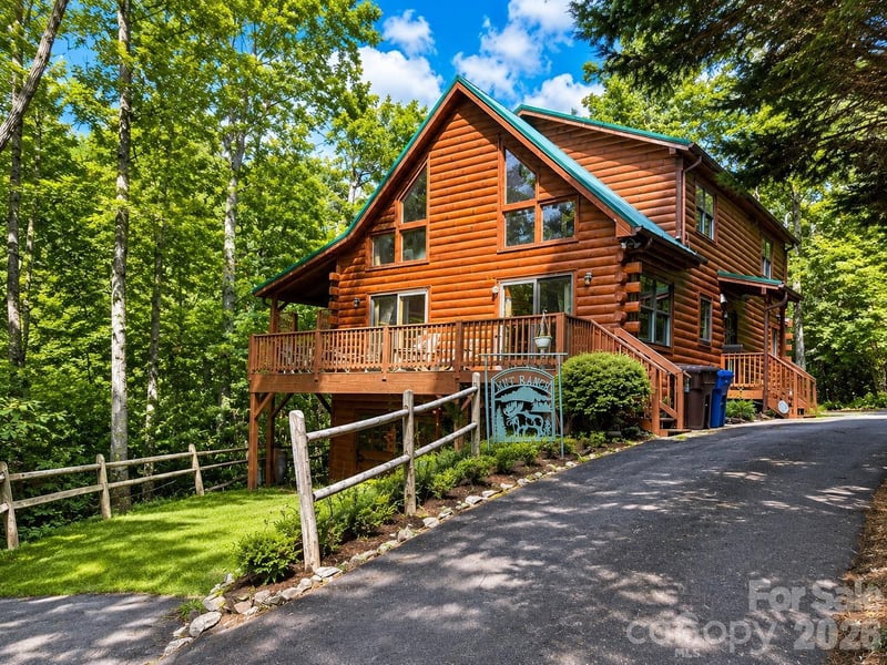 115 Paso Fino Dr, Maggie Valley, NC 28751