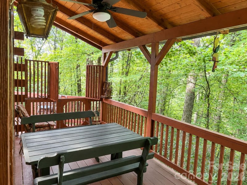 115 Paso Fino Dr, Maggie Valley, NC 28751
