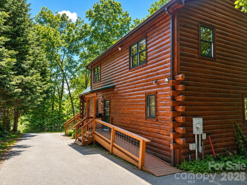 115 Paso Fino Dr, Maggie Valley, NC 28751