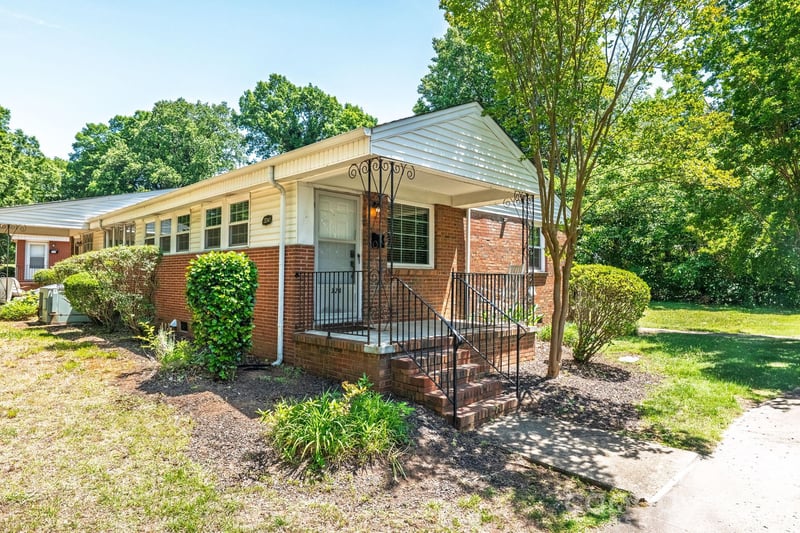 3241 Minnesota Rd, Charlotte, NC 28208