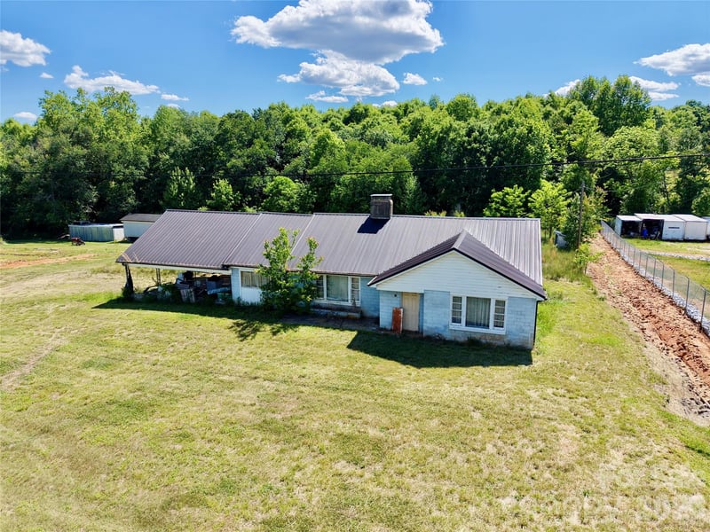 1263 Nc 16 Hw, Taylorsville, NC 28681
