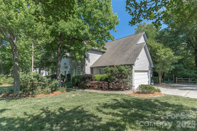21121 Blakely Shores Dr, Cornelius, NC 28031