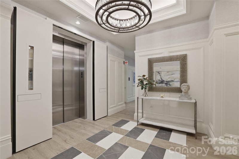 130 Cherokee Rd #503, Charlotte, NC 28207