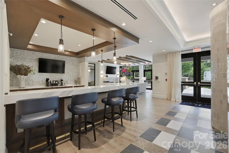 130 Cherokee Rd #503, Charlotte, NC 28207