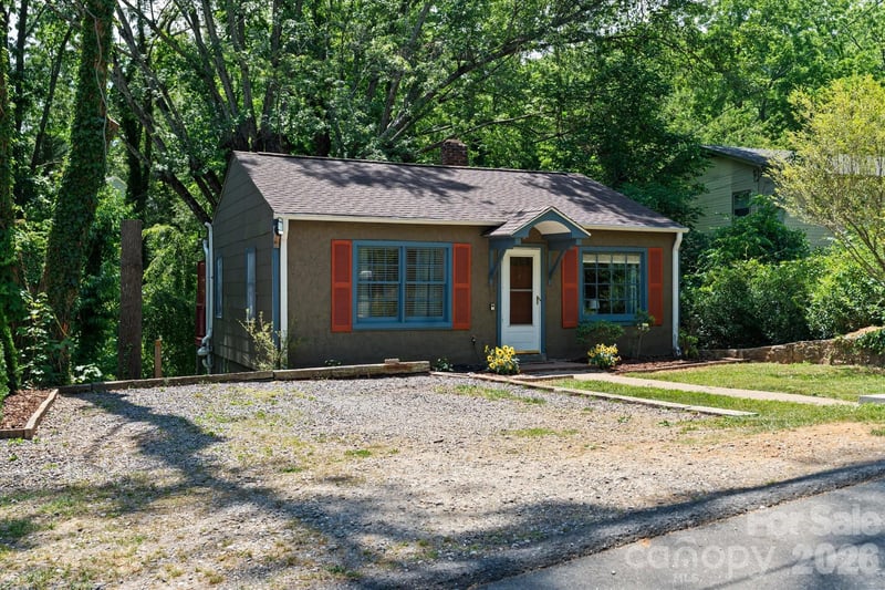 224 Aurora Dr, Asheville, NC 28805