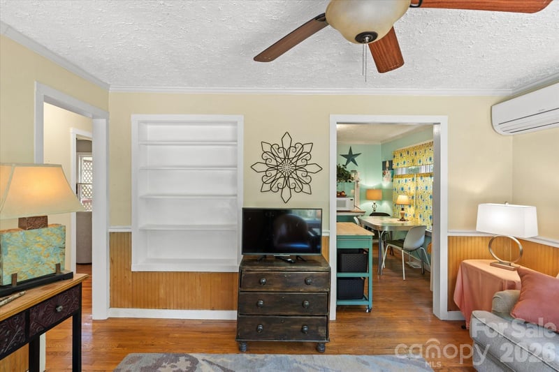 224 Aurora Dr, Asheville, NC 28805