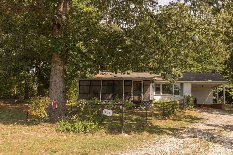 609 Wilcox Ave, Gaffney, SC 29341