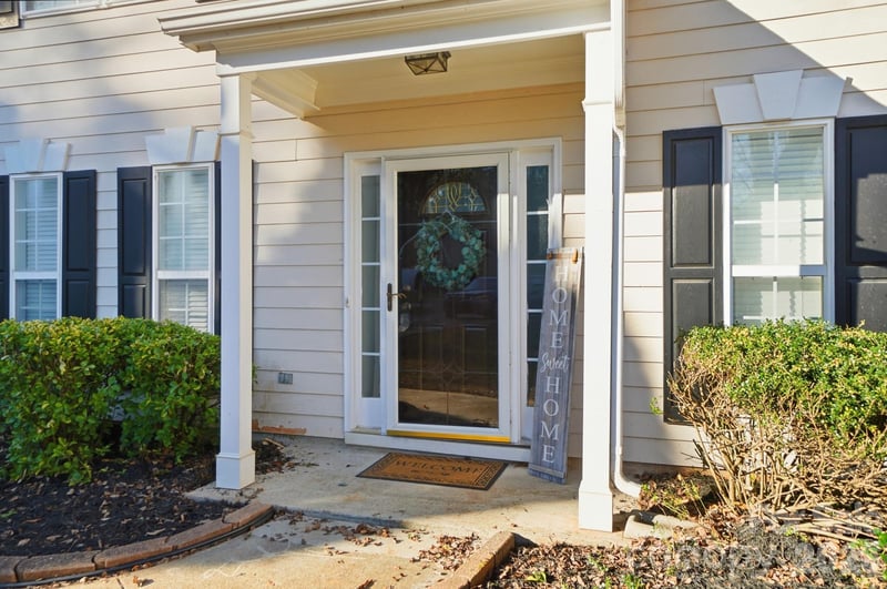 8805 Red Tail Ct, Charlotte, NC 28269