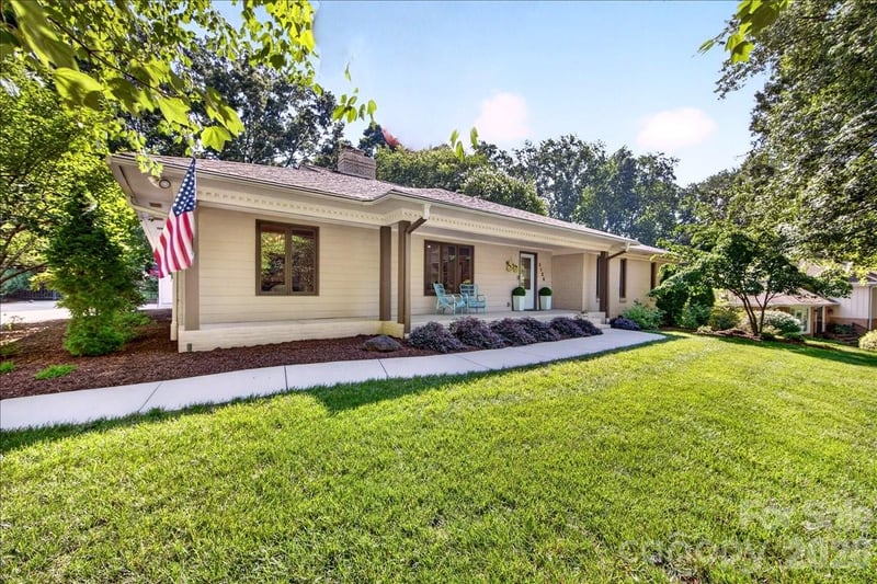 1128 Court Dr, Charlotte, NC 28211
