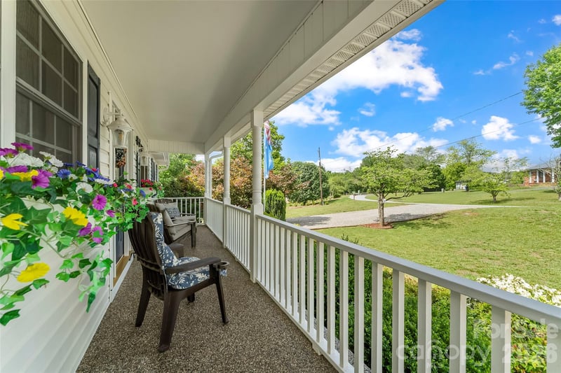 183 Greenlea Cir, Taylorsville, NC 28681