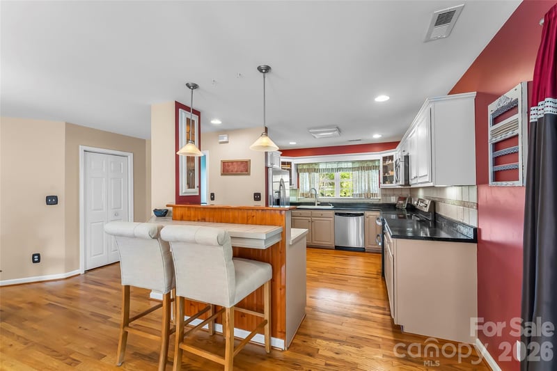 183 Greenlea Cir, Taylorsville, NC 28681