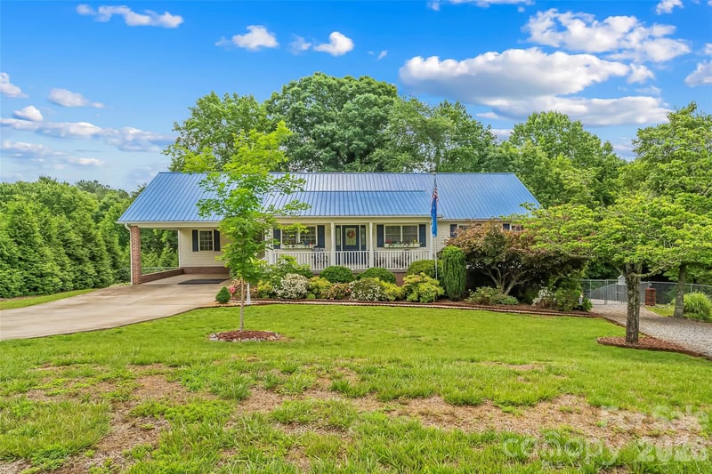 183 Greenlea Cir, Taylorsville, NC 28681