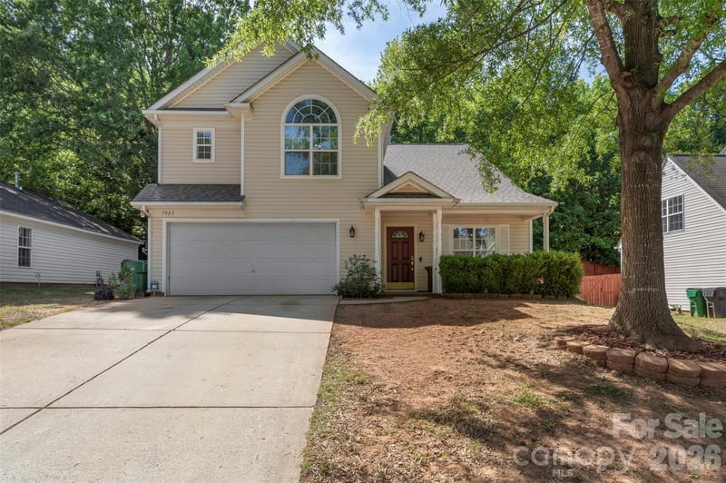 7923 Shiny Meadow Ln, Charlotte, NC 28215