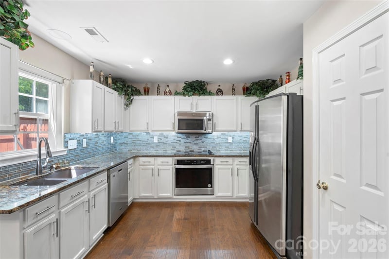 7923 Shiny Meadow Ln, Charlotte, NC 28215