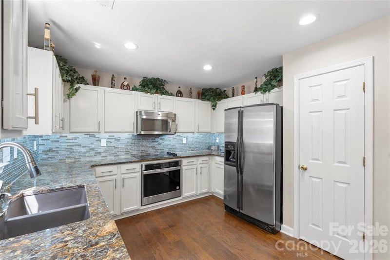 7923 Shiny Meadow Ln, Charlotte, NC 28215