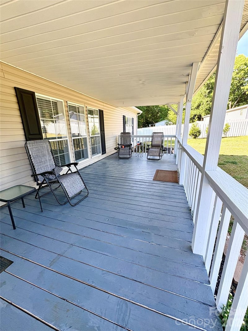 7010 Executive Cir, Denver, NC 28037