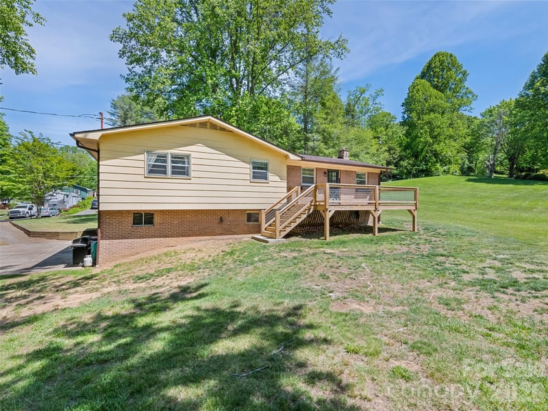 182 Fairway Hills Dr, Waynesville, NC 28786
