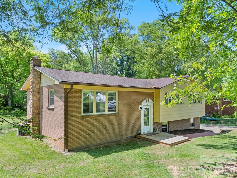 182 Fairway Hills Dr, Waynesville, NC 28786