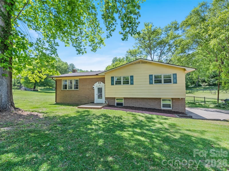 182 Fairway Hills Dr, Waynesville, NC 28786