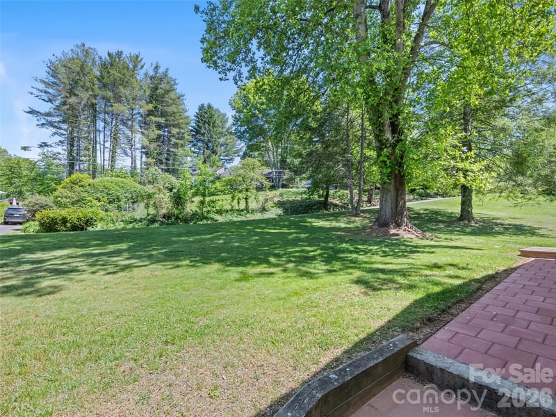 182 Fairway Hills Dr, Waynesville, NC 28786