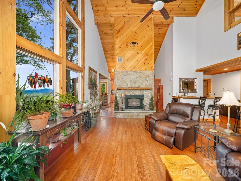 228 Continental Divide Rd, Spruce Pine, NC 28777