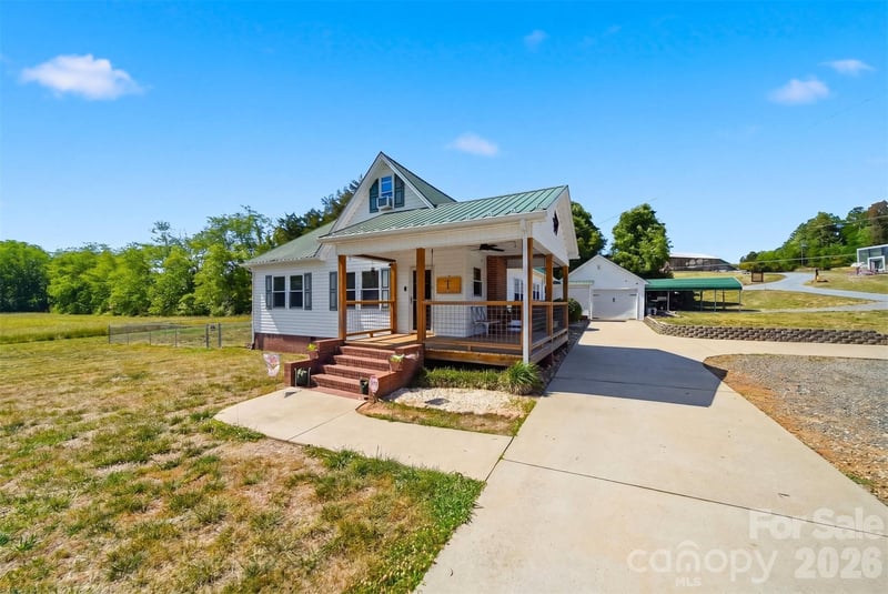 4039 Hartland Rd, Lenoir, NC 28645