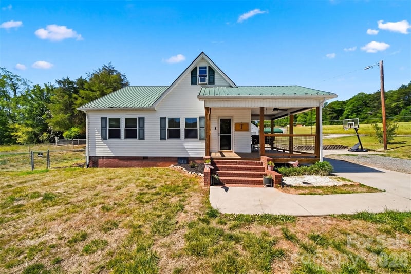 4039 Hartland Rd, Lenoir, NC 28645