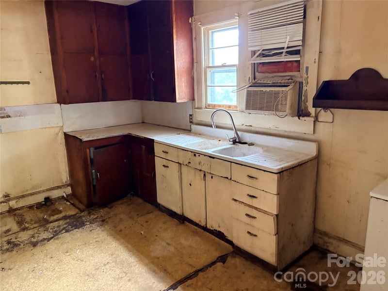 1286 Elmwood Ave, Lancaster, SC 29720