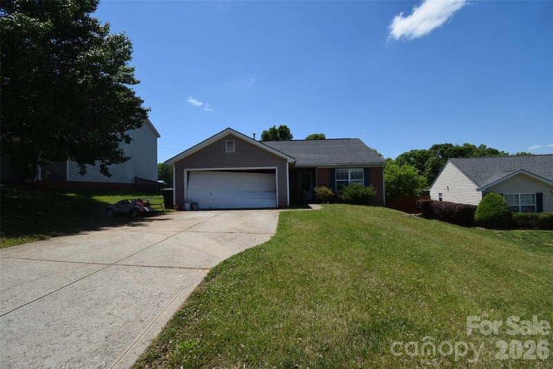633 Overlook Rd, Lowell, NC 28098