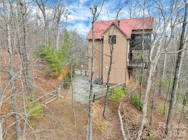 184 Deep Woods Ln, Saluda, NC 28773