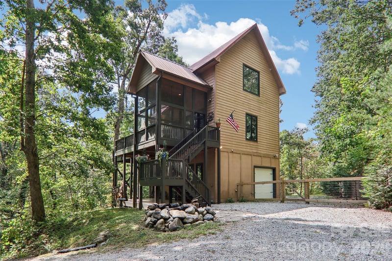 184 Deep Woods Ln, Saluda, NC 28773