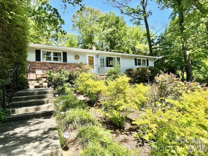 213 Park Ln, Black Mountain, NC 28711