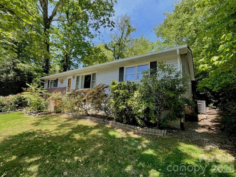213 Park Ln, Black Mountain, NC 28711