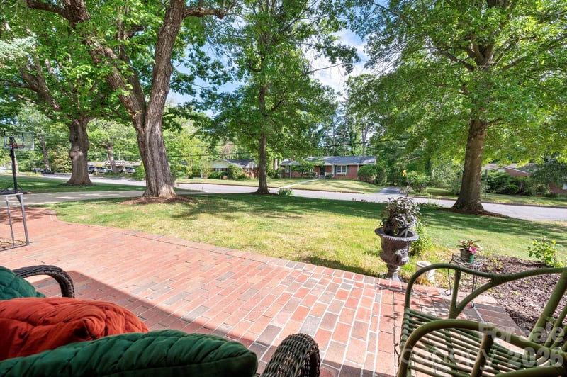 25 Bevlyn Dr, Asheville, NC 28803