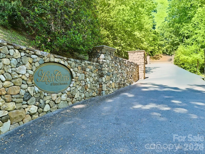 99999 Cliffledge Trl, Black Mountain, NC 28711