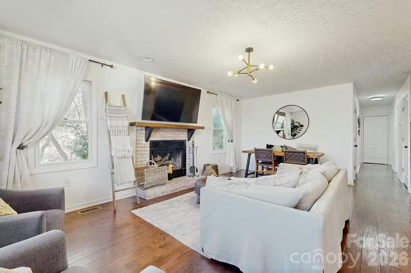 121 Oak Ter, Arden, NC 28704