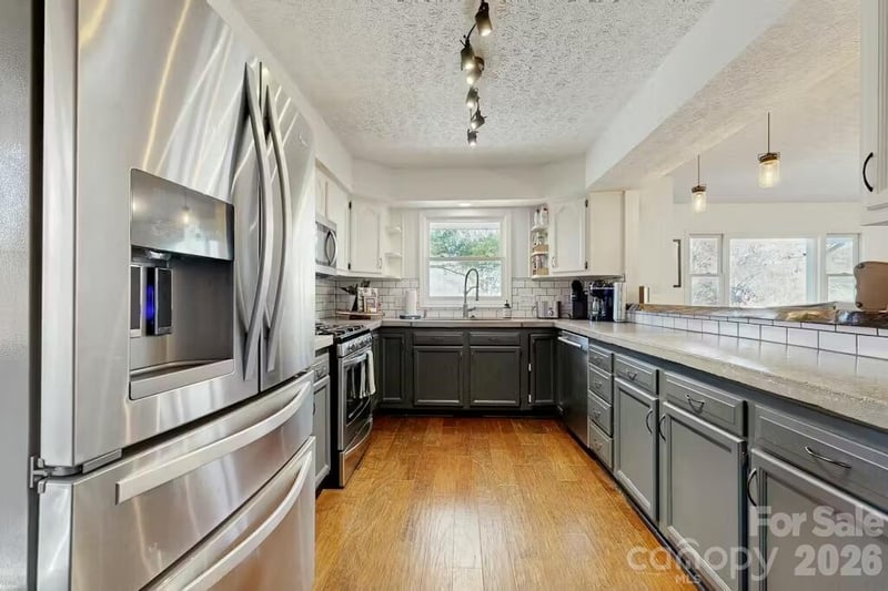 121 Oak Ter, Arden, NC 28704