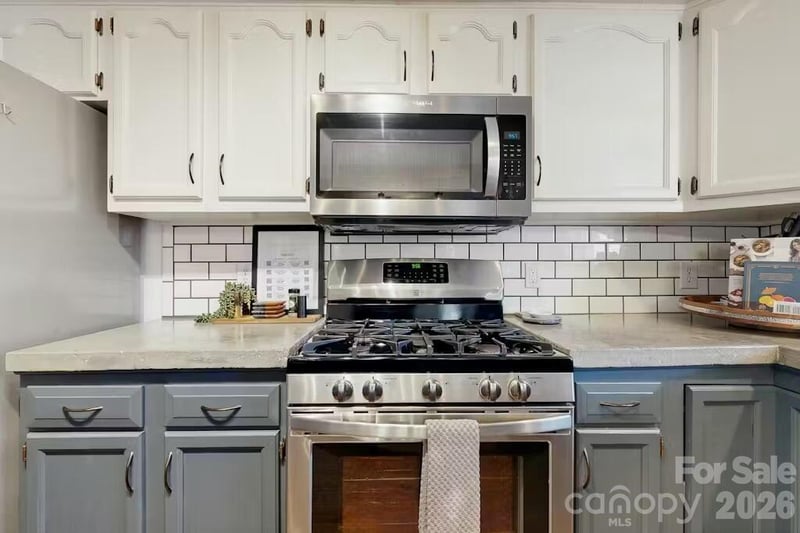 121 Oak Ter, Arden, NC 28704