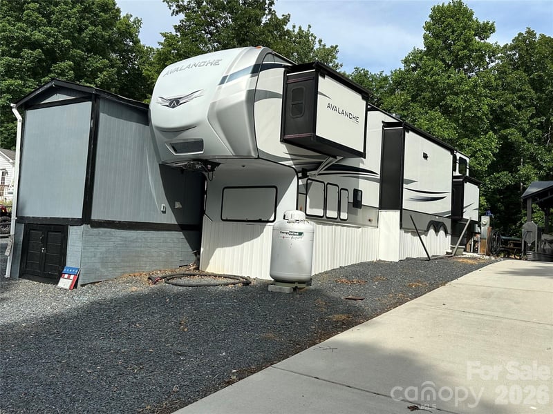 133 Marina Dr, New London, NC 28127