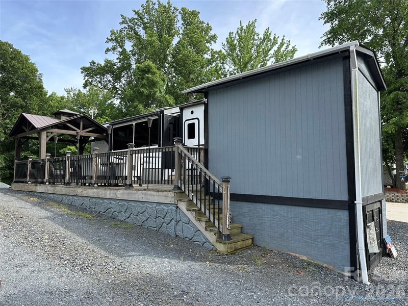 133 Marina Dr, New London, NC 28127