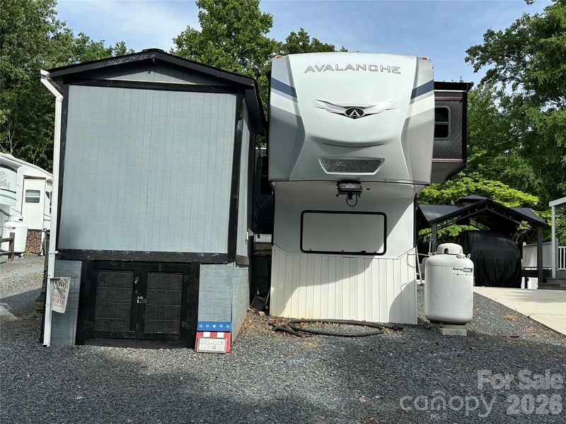 133 Marina Dr, New London, NC 28127