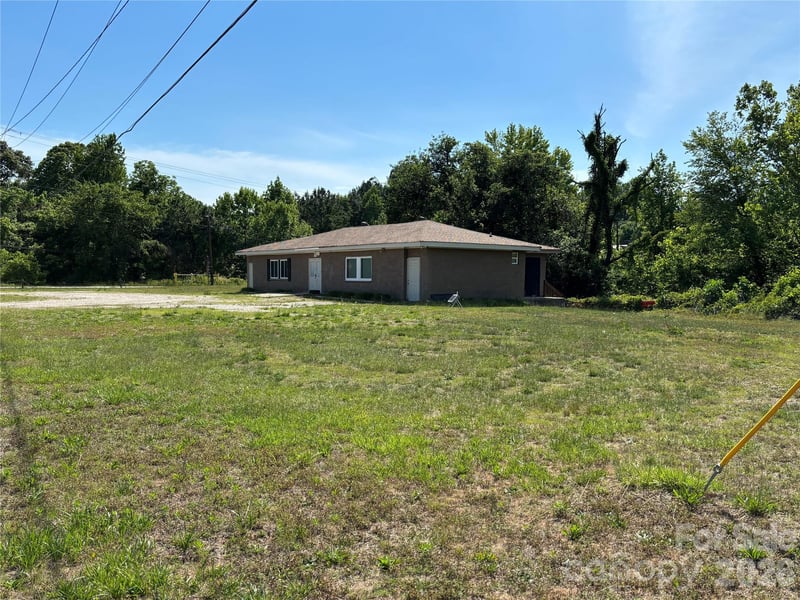 1390 Pump Station Rd, Kannapolis, NC 28081
