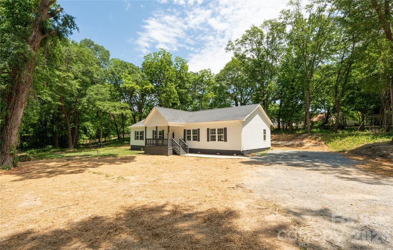 102 Wilkins St, Dallas, NC 28034