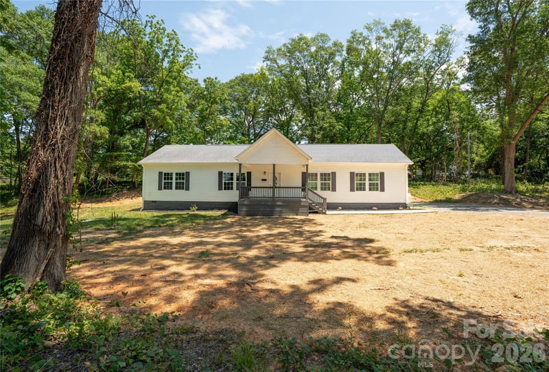 102 Wilkins St, Dallas, NC 28034