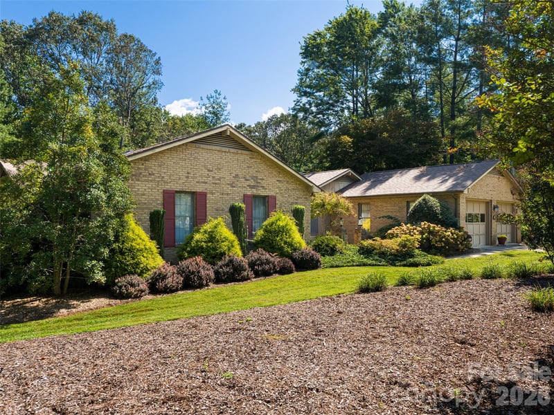40 Applecross Rd, Weaverville, NC 28787