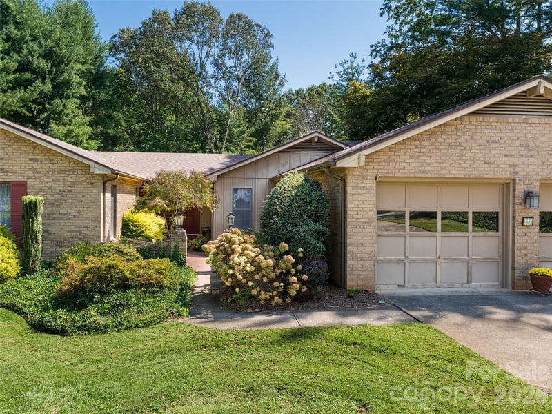 40 Applecross Rd, Weaverville, NC 28787