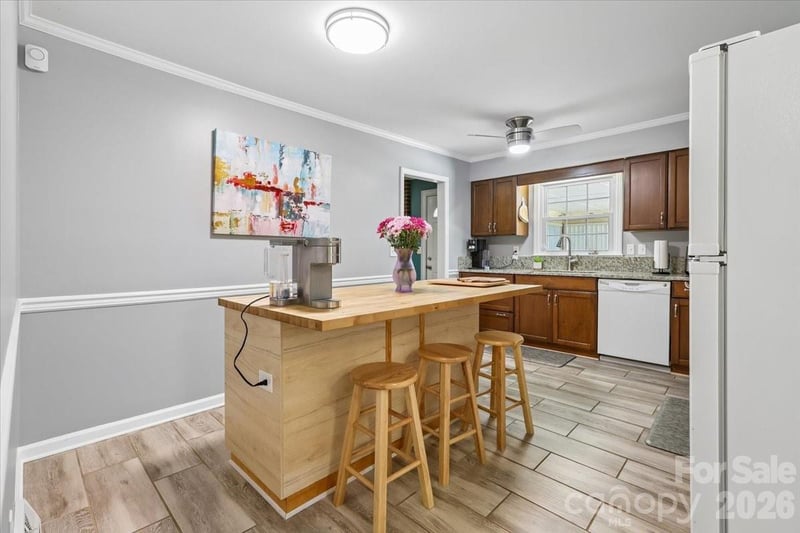 13507 Four Oaks Ln, Matthews, NC 28105