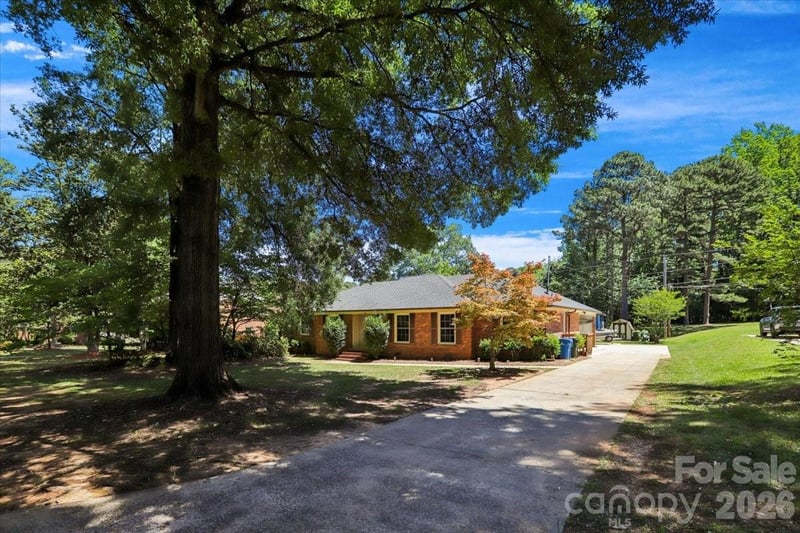 13507 Four Oaks Ln, Matthews, NC 28105